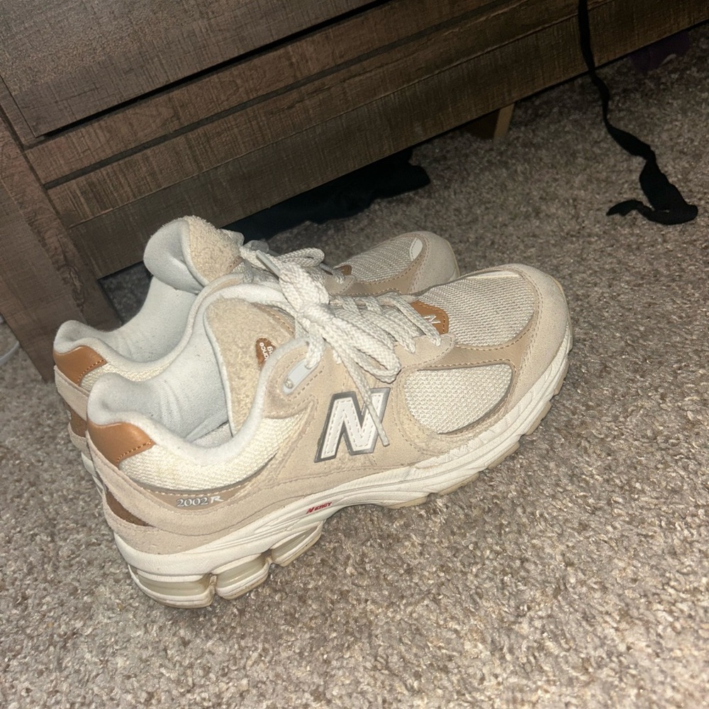 New Balance Neutral Beige/Tan 2002R Sneakers